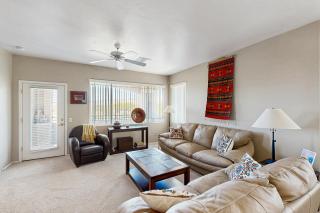 Bright 2nd floor Condo w mountain & valley views, shared pool hot tub gym - 0