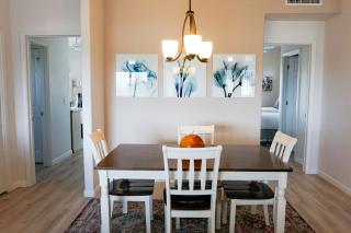 Renovated condo with updated floors, pool, hot tub & mountain views - 4