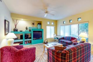 Bright & modern resort condo with pool & hot tub - 5