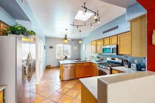 Dog Friendly home with hot tub, large yard, grill, & gas fireplace! - 4