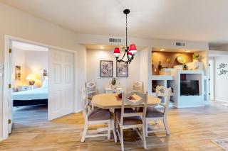 Colorful & art-filled condo with WD, pool & hot tub - 6