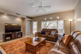 Comfortable condo with renovated kitchen, patio, pool, hot tub & fitness center - 0