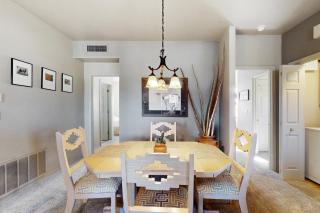 Comfy, dog-friendly condo with mountain views, pool, hot tub & gym - 7