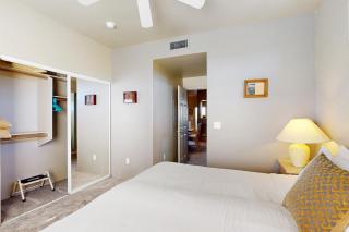 Comfy, dog-friendly condo with mountain views, pool, hot tub & gym - 3