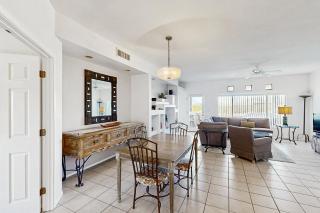 Inviting condo with balcony & clubhouse amenity access - 3