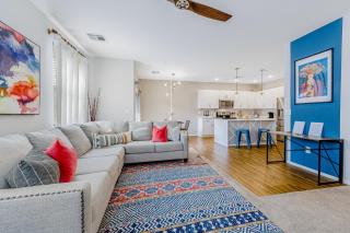 Charming Condo with Central AC & Washer, Dryer - Shared Pool & Hot Tub - 0