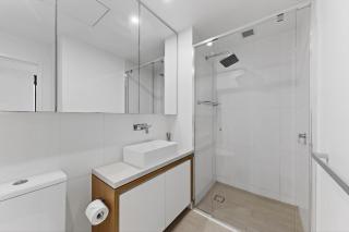 Fortitude Valley 2Bed with Car Park Central Location - 1