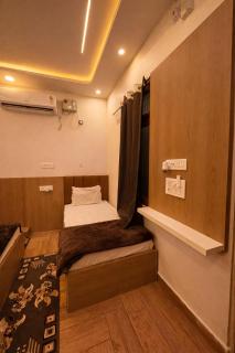 Urban Diamond Palace - Near Ram Mandir - 9