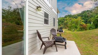 Modern Asheville Townhome 6 Min to Downtown Fire Pit Patio - 6
