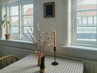 Artist's House From 1792 Near The Sea In Årsdale - 6