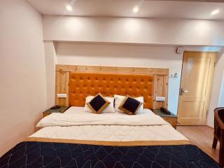 Manali Castle # premium rooms #parking #Balcony & Mountain view rooms #family rooms #Lawn #Near mall road - 7