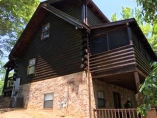 ER74 - Gerrald's Chalet - Great location, Close to all the action! cabin - 8