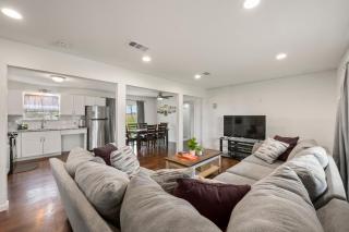 Pit Stop Paradise: Desk & Large Yard Fenced By Vacation Your Way - 0