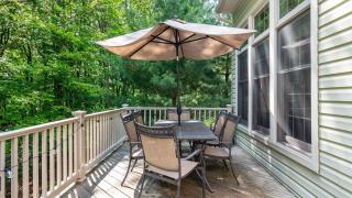 Highland Hideaway by AvantStay Group Poconos Retreat w Patio Game Room LakePool Passes Included - 9