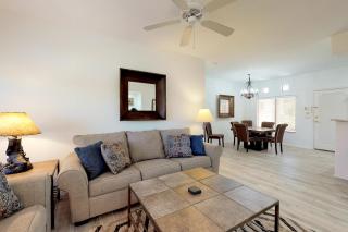 Lovely condo with patio, desert views, pool, hot tub & gym - 2