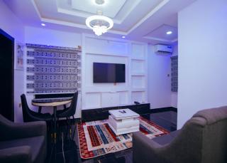 Immaculate Service Apartment - 0