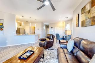 Bright and spacious mountain-view home with pool hot tub on-site, golfing nearby - 5