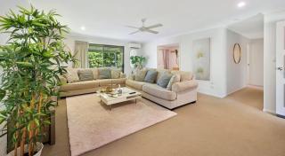 Family Stay In Mount Warren Park – Walk To Parks - 8