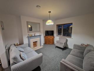 Entire 3 bedroom house 5 minutes from the beach - 7