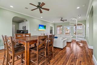 Spacious Beach Retreat Sleeps 25 Perfect for Families Groups - 2