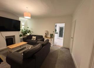 Spacious 3-Bed Terrace, Great Links - 2