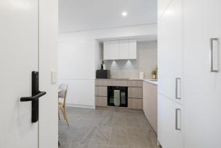 Bright 1-Bedroom Escape with Private BBQ - 3