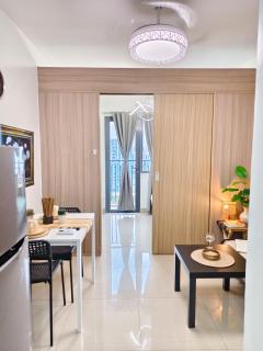 Shore 2 Condotel Near Airport MOA City View - 0