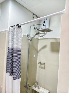 Shore 2 Condotel Near Airport MOA City View - 3