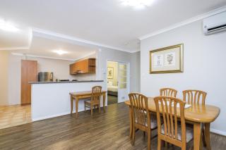 Central East Perth Flat with Pool & Gym Access - 5