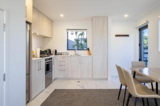 Charming 2-Bedroom Apartment - 2 BR, 1 Bath - 8