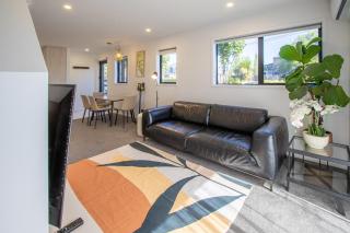 Charming 2-Bedroom Apartment - 2 BR, 1 Bath - 5