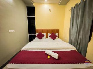 Hotel Thakur Harshit Bihari Kunj - 3