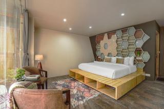 SaffronStays Tirthan Twins- Riverside Villa & Bonfire - 1