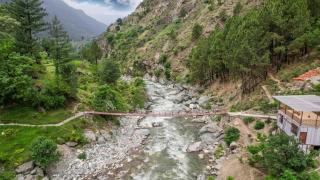 SaffronStays Tirthan Twins- Riverside Villa & Bonfire - 6