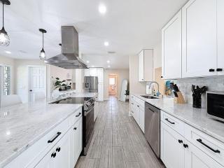 Pool Pet Friendly Game Room - 8