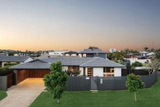 Mooloolaba Canal Retreat with Pool, Sleeps 12 - 5