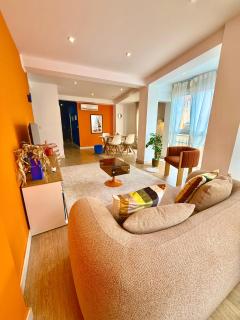 Colorful Design Loft 3 Br Walk to Everything - 2