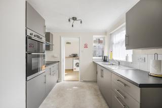 The Ipswich Snug Spacious 3BR Retreat FREE Parking - 1