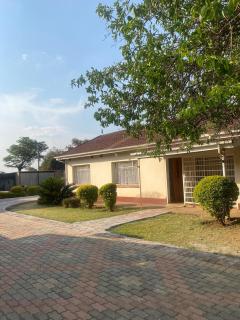 Porcupine's den, neat garden cottage in Tynwald Harare - 7