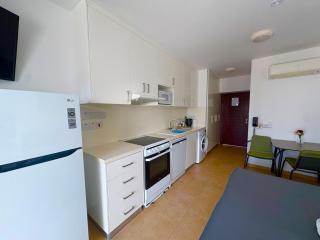 Rimini Balcony Studios - Steps from the Sea - 9