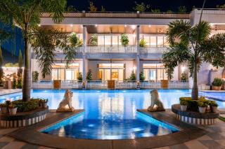 Mountain Creek by ELIVAAS Prive Pet-friendly 1 Luxe Room with Shared Pool and Gazebo - 1