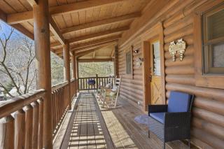 5 O'Clock Somewhere cabin - 6