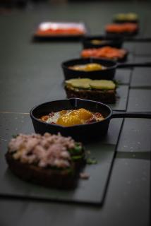 Unique Stay in Telliskivi with Private Sauna & Golf Simulator - 2