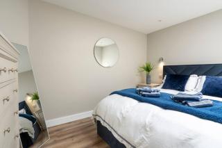 Portrush 3BR Skylight Suite | Walk to Beach & Food - 7