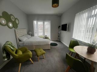 Rochester - Modern Flats Near Castle, Strood - Medway 1 or 2 Bedroom - 0