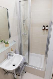 2AC Urban Harmony Cozy Stay Near Metro - 3