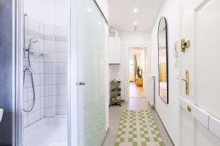 Premium Location Vienna Sleeps 5 - Walk Everywhere - 3