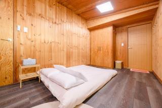 Seogwipo Pension Jungmun Andeok Private House BBQ Campfire Pit Airport Bus Direct Yard 150 pyeong Great Value Accommodation - 4