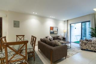 Luxury 2BR With Large Garden at Lake View Residence - 3