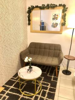 Cozy Staycation in Pioneer Woodland Mandaluyong - 8